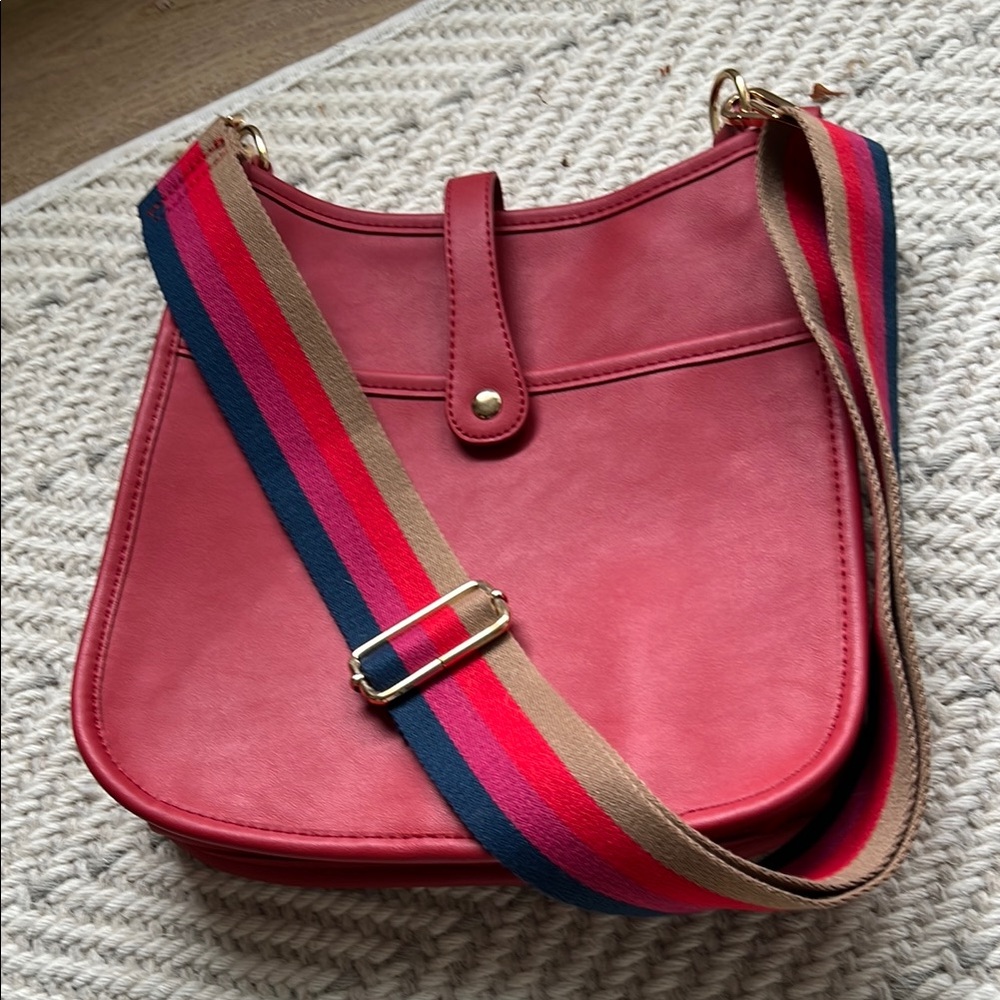 Cheerful red crossbody bag with removable strap.